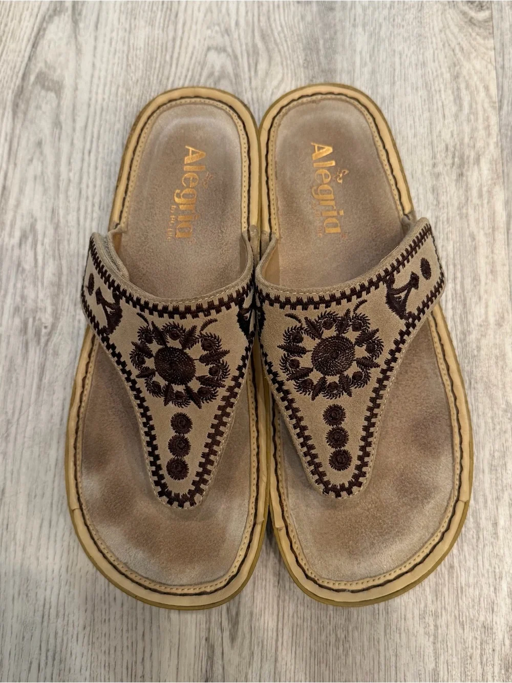 Alegria by PG Lite Embroidered Leather Thong Sandals Size 38‎